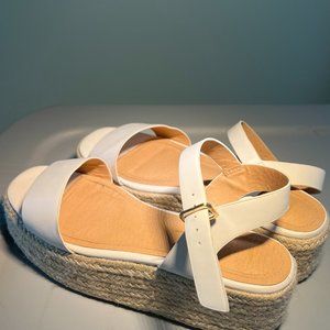 White Platform Lulu's Size 7 Sandals